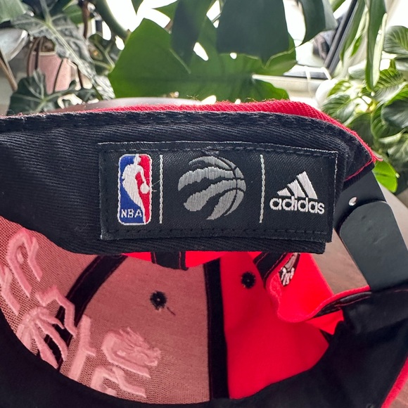 🧢NBA Adidas Toronto Raptors Dragon Year limited Edition Cap - Picture 7 of 9